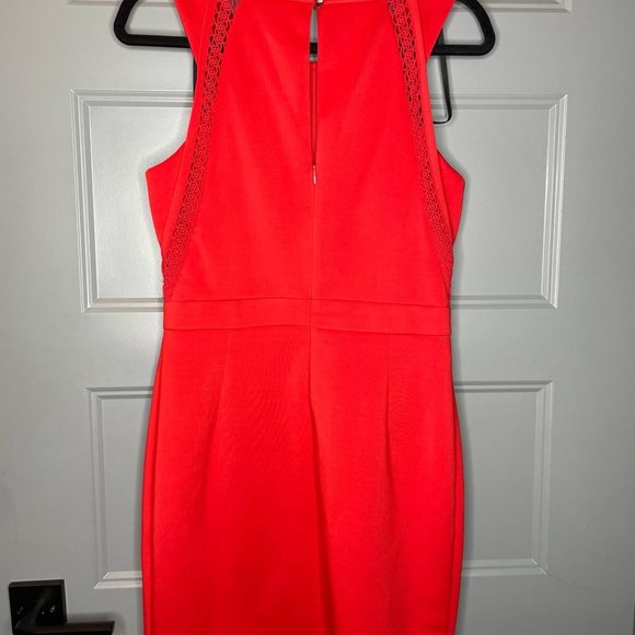 GUESS RED MEDIUM LENGTH DRESS - Picture 5 of 5